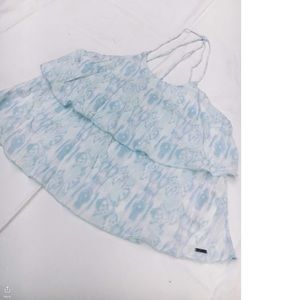 Soft baby blue top!💙🦋